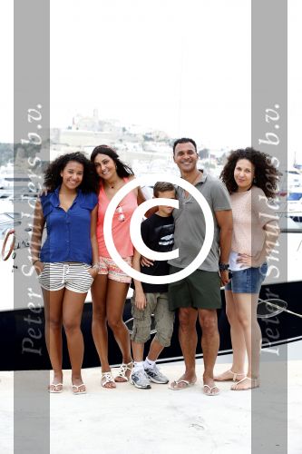 Ibiza 12 juli 2012
Ruud Gullit met zijn dochters Felicity Chermaine Joelle en zoon Maxim Gulli op vakantie op ibiza.
Peter Smulders bv