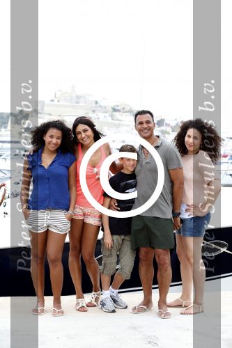 Ibiza 12 juli 2012
Ruud Gullit met zijn dochters Felicity Chermaine Joelle en zoon Maxim Gulli op vakantie op ibiza.
Peter Smulders bv