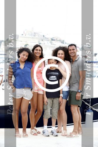 Ibiza 12 juli 2012
Ruud Gullit met zijn dochters Felicity Chermaine Joelle en zoon Maxim Gulli op vakantie op ibiza.
Peter Smulders bv