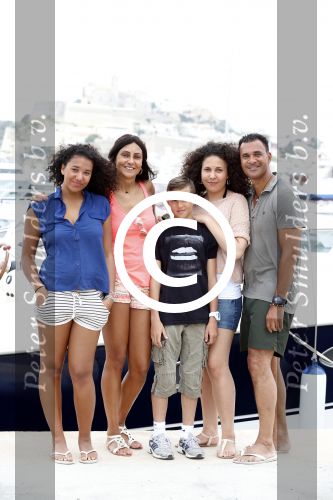 Ibiza 12 juli 2012
Ruud Gullit met zijn dochters Felicity Chermaine Joelle en zoon Maxim Gulli op vakantie op ibiza.
Peter Smulders bv