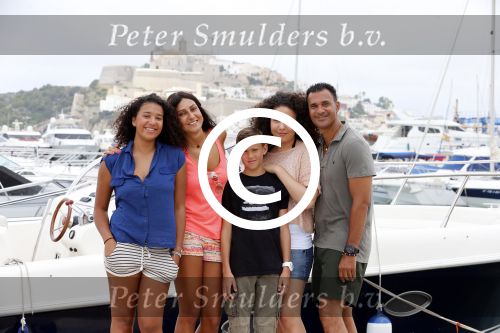 Ibiza 12 juli 2012
Ruud Gullit met zijn dochters Felicity Chermaine Joelle en zoon Maxim Gulli op vakantie op ibiza.
Peter Smulders bv