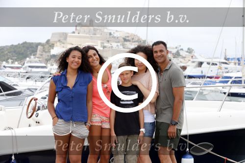Ibiza 12 juli 2012
Ruud Gullit met zijn dochters Felicity Chermaine Joelle en zoon Maxim Gulli op vakantie op ibiza.
Peter Smulders bv