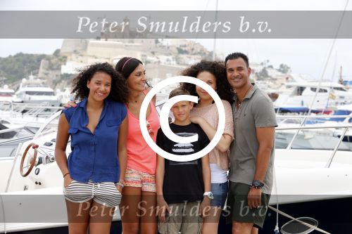 Ibiza 12 juli 2012
Ruud Gullit met zijn dochters Felicity Chermaine Joelle en zoon Maxim Gulli op vakantie op ibiza.
Peter Smulders bv
