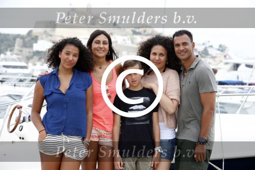 Ibiza 12 juli 2012
Ruud Gullit met zijn dochters Felicity Chermaine Joelle en zoon Maxim Gulli op vakantie op ibiza.
Peter Smulders bv