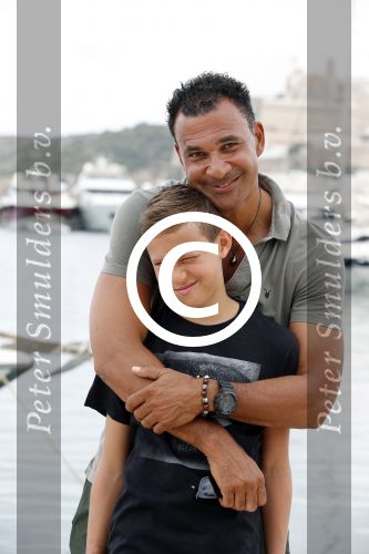 Ibiza 12 juli 2012
Ruud Gullit met zijn dochters Felicity Chermaine Joelle en zoon Maxim Gulli op vakantie op ibiza.
Peter Smulders bv