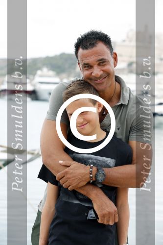 Ibiza 12 juli 2012
Ruud Gullit met zijn dochters Felicity Chermaine Joelle en zoon Maxim Gulli op vakantie op ibiza.
Peter Smulders bv