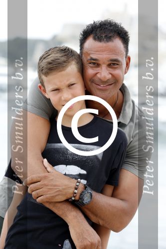 Ibiza 12 juli 2012
Ruud Gullit met zijn dochters Felicity Chermaine Joelle en zoon Maxim Gulli op vakantie op ibiza.
Peter Smulders bv