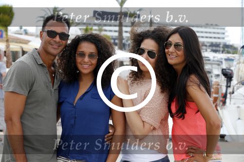 Ibiza 12 juli 2012
Ruud Gullit met zijn dochters Felicity Chermaine Joelle en zoon Maxim Gulli op vakantie op ibiza.
Peter Smulders bv