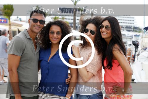 Ibiza 12 juli 2012
Ruud Gullit met zijn dochters Felicity Chermaine Joelle en zoon Maxim Gulli op vakantie op ibiza.
Peter Smulders bv