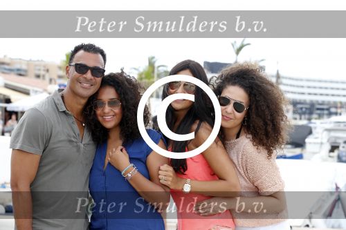 Ibiza 12 juli 2012
Ruud Gullit met zijn dochters Felicity Chermaine Joelle en zoon Maxim Gulli op vakantie op ibiza.
Peter Smulders bv