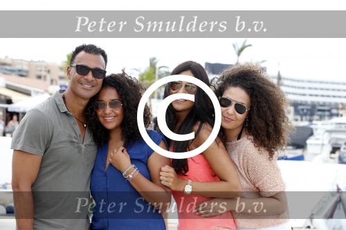 Ibiza 12 juli 2012
Ruud Gullit met zijn dochters Felicity Chermaine Joelle en zoon Maxim Gulli op vakantie op ibiza.
Peter Smulders bv