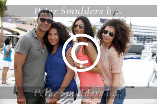 Ibiza 12 juli 2012
Ruud Gullit met zijn dochters Felicity Chermaine Joelle en zoon Maxim Gulli op vakantie op ibiza.
Peter Smulders bv