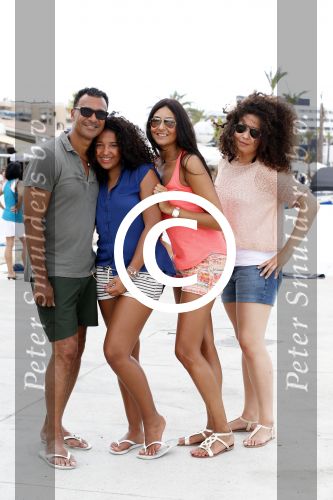 Ibiza 12 juli 2012
Ruud Gullit met zijn dochters Felicity Chermaine Joelle en zoon Maxim Gulli op vakantie op ibiza.
Peter Smulders bv