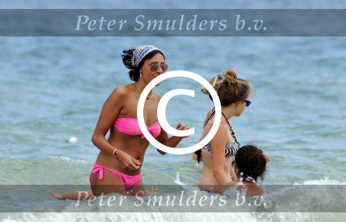 Ibiza 12 juli 2012
Ruud Gullit met zijn dochters Felicity Chermaine Joelle en zoon Maxim Gulli op vakantie op ibiza.
Peter Smulders bv