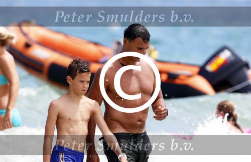 Ibiza 12 juli 2012
Ruud Gullit met zijn dochters Felicity Chermaine Joelle en zoon Maxim Gulli op vakantie op ibiza.
Peter Smulders bv