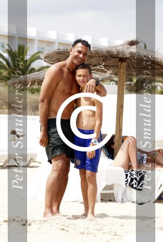Ibiza 12 juli 2012
Ruud Gullit met zijn dochters Felicity Chermaine Joelle en zoon Maxim Gulli op vakantie op ibiza.
Peter Smulders bv