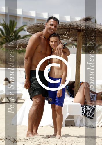 Ibiza 12 juli 2012
Ruud Gullit met zijn dochters Felicity Chermaine Joelle en zoon Maxim Gulli op vakantie op ibiza.
Peter Smulders bv