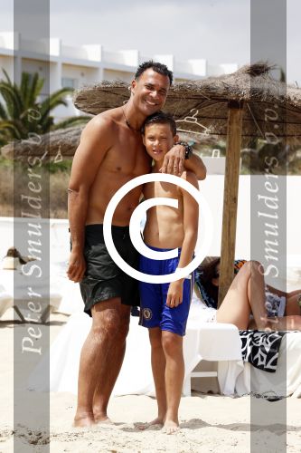 Ibiza 12 juli 2012
Ruud Gullit met zijn dochters Felicity Chermaine Joelle en zoon Maxim Gulli op vakantie op ibiza.
Peter Smulders bv
