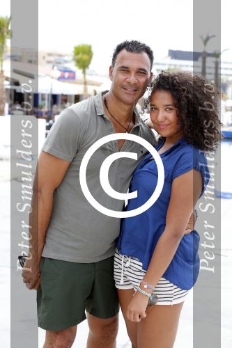 Ibiza 12 juli 2012
Ruud Gullit met zijn dochters Felicity Chermaine Joelle en zoon Maxim Gulli op vakantie op ibiza.
Peter Smulders bv