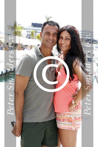 Ibiza 12 juli 2012
Ruud Gullit met zijn dochters Felicity Chermaine Joelle en zoon Maxim Gulli op vakantie op ibiza.
Peter Smulders bv