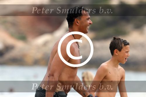Ibiza 12 juli 2012
Ruud Gullit met zijn dochters Felicity Chermaine Joelle en zoon Maxim Gulli op vakantie op ibiza.
Peter Smulders bv