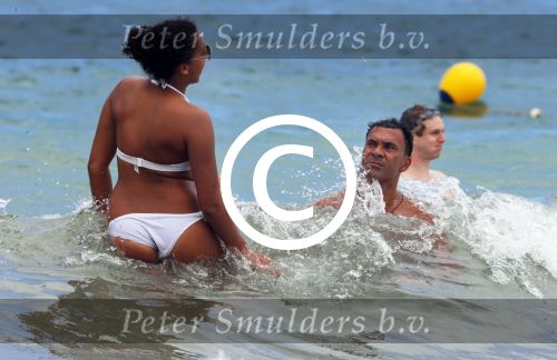 Ibiza 12 juli 2012
Ruud Gullit met zijn dochters Felicity Chermaine Joelle en zoon Maxim Gulli op vakantie op ibiza.
Peter Smulders bv
