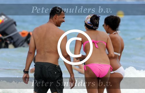 Ibiza 12 juli 2012
Ruud Gullit met zijn dochters Felicity Chermaine Joelle en zoon Maxim Gulli op vakantie op ibiza.
Peter Smulders bv