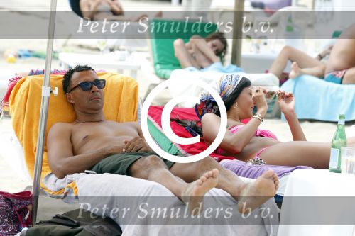ibiza 12 juli 2012
Ruud Gullit met zijn kinderen Maxim Joelle Felicity en Chermaine op het strand.
Peter Smulders bv