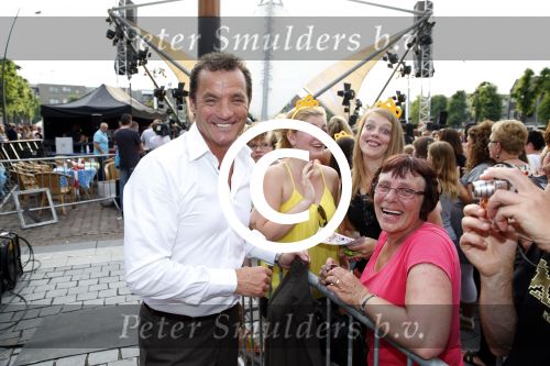 Uden 18 juni 2013
Tros Muziek feest op de markt in Uden. John de Bever met man Kees
Peter Smulders bv