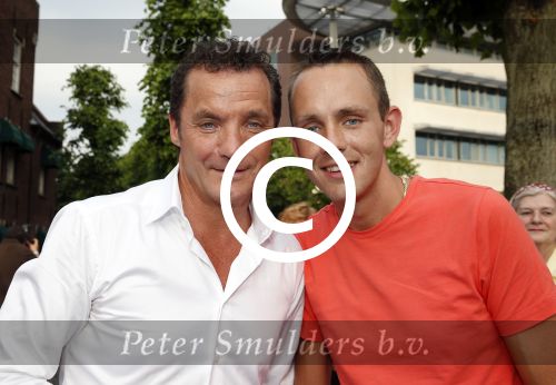Uden 18 juni 2013
Tros Muziek feest op de markt in Uden. John de Bever met man Kees
Peter Smulders bv