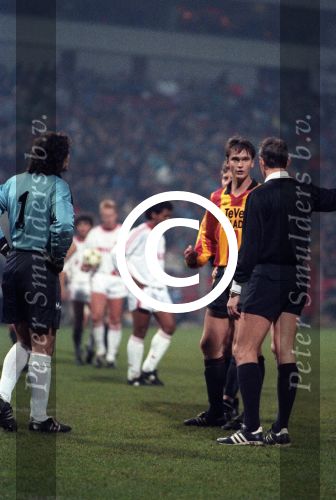 Eindhoven, 8 Februari 1989
2e Wedstrijd tussen PSV-KV Mechelen, eindstand 1-0
Johnny Bosman  Michel Preudhomme
Foto Peter Smulders BV