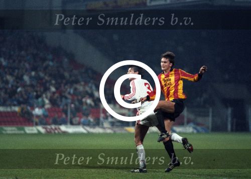 Eindhoven, 8 Februari 1989
2e Wedstrijd tussen PSV-KV Mechelen, eindstand 1-0
Jozef Chovanec Johnny Bosman
Foto Peter Smulders BV