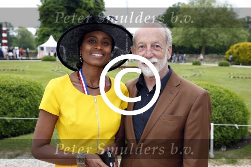 Haarzuilens 12 juni 2013
Haringparty op kasteel de Haar in Haarzuilens. Laetitia Griffith met man
Peter Smulders bv