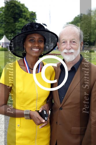 Haarzuilens 12 juni 2013
Haringparty op kasteel de Haar in Haarzuilens. Laetitia Griffith met man
Peter Smulders bv