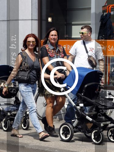 Amsterdam 18 juni 2013
Renee Vervoorn Jasmine Sendar Leontine Borsato en Beertje v Beers tijdens bugaboo event op de pc hooftstraat.
Peter Smulders bv