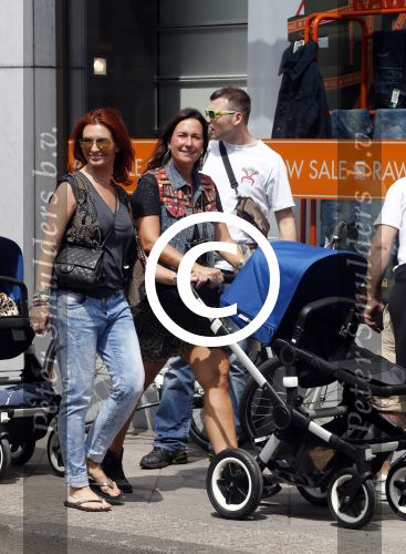 Amsterdam 18 juni 2013
Renee Vervoorn Jasmine Sendar Leontine Borsato en Beertje v Beers tijdens bugaboo event op de pc hooftstraat.
Peter Smulders bv