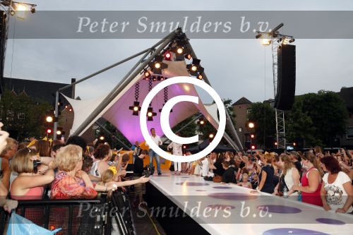 Uden 18 juni 2013
Tros Muziek feest op de markt in Uden. Marianne Weber en Willem Barth
Peter Smulders bv