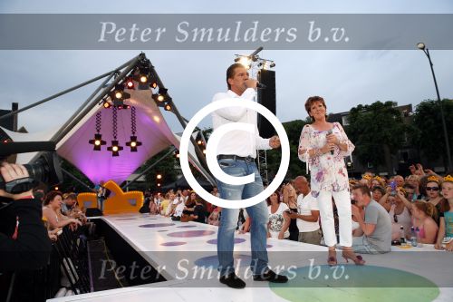 Uden 18 juni 2013
Tros Muziek feest op de markt in Uden. Marianne Weber en Willem Barth
Peter Smulders bv