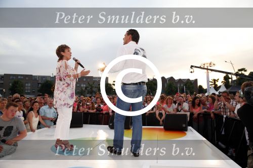 Uden 18 juni 2013
Tros Muziek feest op de markt in Uden. Marianne Weber en Willem Barth
Peter Smulders bv