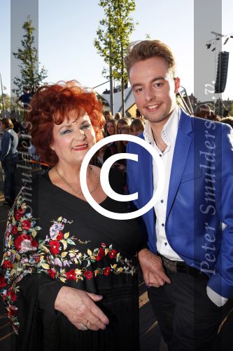 Purmerend 4 juni 2013
Tros Muziekfeest en sterren.nl awards op de markt in Purmerend. imca Marina met nieuwe producer
Peter Smulders bv