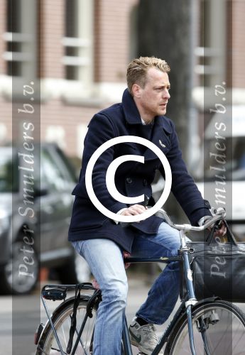 Amsterdam 13 juni 2013
Mark v eeuwen op de fiets onderweg naar de dansschool.
Peter Smulders bv