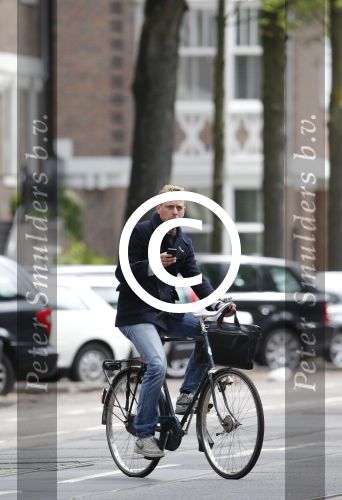 Amsterdam 13 juni 2013
Mark v eeuwen op de fiets onderweg naar de dansschool.
Peter Smulders bv