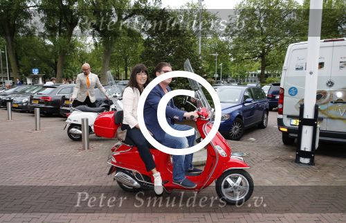 Amsterdam 19 juni 2013
Haringparty in het hilton hotel. Martijn en Amanda Krabbe op vespa scooter
Peter Smulders bv