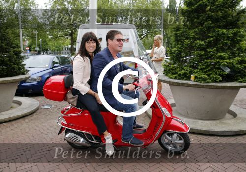 Amsterdam 19 juni 2013
Haringparty in het hilton hotel. Martijn en Amanda Krabbe op vespa scooter
Peter Smulders bv