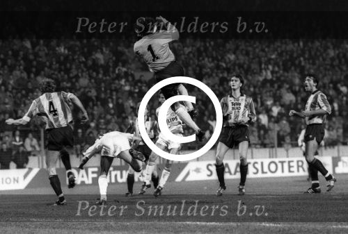 Eindhoven, 8 Februari 1989
2e Wedstrijd tussen PSV-KV Mechelen, eindstand 1-0
Michel Peudhomme  Johhny Bosman
Foto Peter Smulders BV