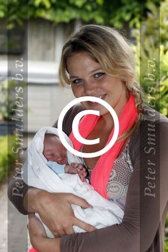 Losser 12 juni 2013
Thomas Berge en Myrthe Mylius met hun pas geboren zoontje Jack.
Peter Smulders bv