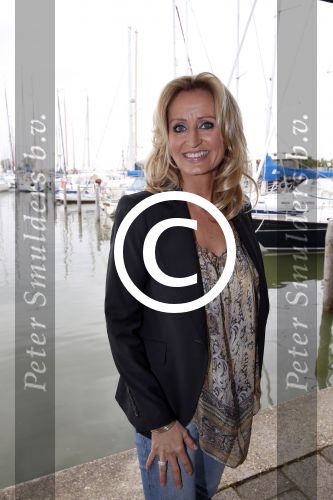 Muiden 10 juni 2013
Natasja Froger krijgt uit handen van Abgela Groothuizen de cosmoqueen award.
Peter Smulders bv