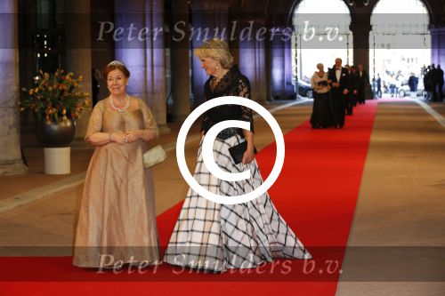 Amsterdam, 29 April 2013
Vertrek Kon. familie vanuit Paleis op de Dam naar het diner in het Rijksmuseum
Prinses Irene met haar zus Prinses Christina
Foto Peter Smulders BV