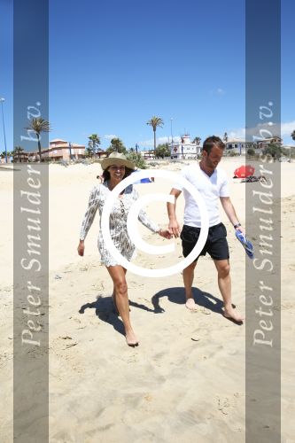 Sevilla, 19 en 20 Juni 2013
Rafel v d Vaart met zijn vriendin Sabia Boulahrouz en hun drie kinderen
Damian v d Vaart, Amaya Boulahrouz en Daamin Boulahrouz op het strand en bij hun hotel voor hun gezamelijk eerste vakantie samen.
Foto Peter Smulders BV