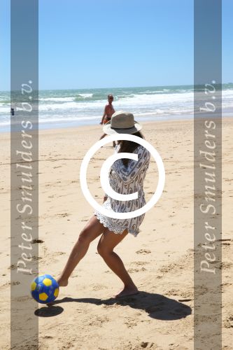 Sevilla, 19 en 20 Juni 2013
Rafel v d Vaart met zijn vriendin Sabia Boulahrouz en hun drie kinderen
Damian v d Vaart, Amaya Boulahrouz en Daamin Boulahrouz op het strand en bij hun hotel voor hun gezamelijk eerste vakantie samen.
Foto Peter Smulders BV